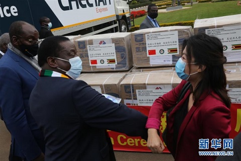 Китайские предприятия передают профилактики эпидемии материалами в Зимбабве